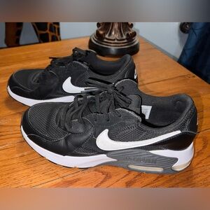 Women’s Nike Air Max Excee Black, White & Grey Athletic Shoes! Size 9 1/2.